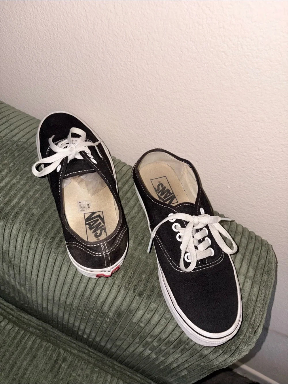 Vans Black & White Classic Old Skool Trainers Skater Lifestyle Shoes, size 8